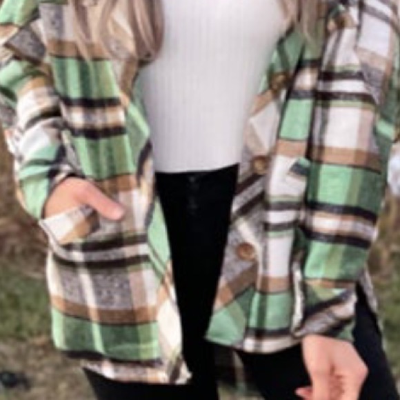 Shacket with pockets! - Picture 5 of 5